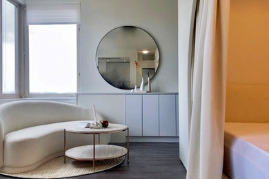 Example of a minimalist bedroom design in New York