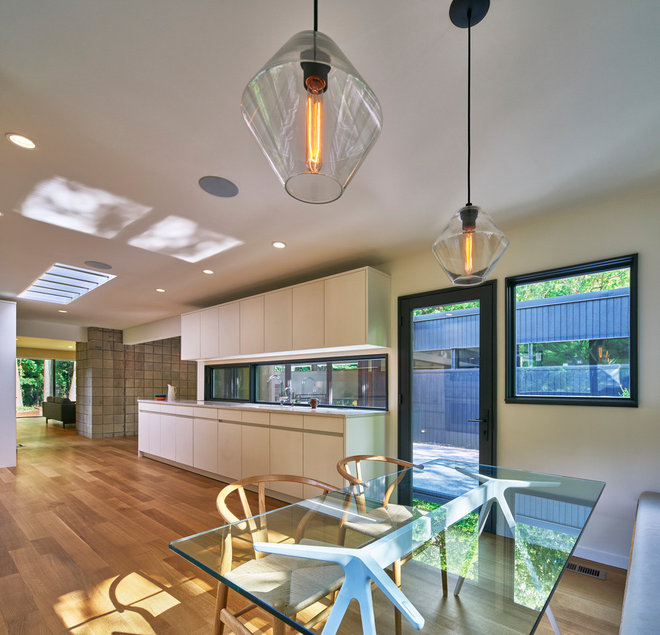 Midcentury Kitchen by MATHISON | MATHISON ARCHITECTS