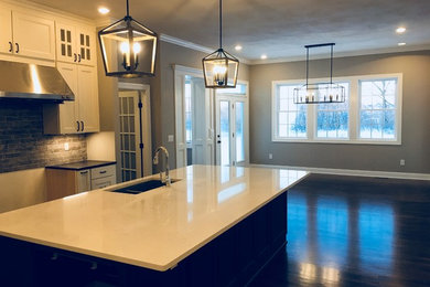Inspiration for a farmhouse kitchen remodel in New York