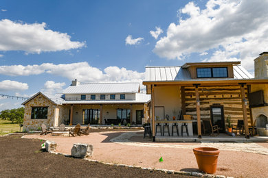 Example of a cottage home design design in Austin