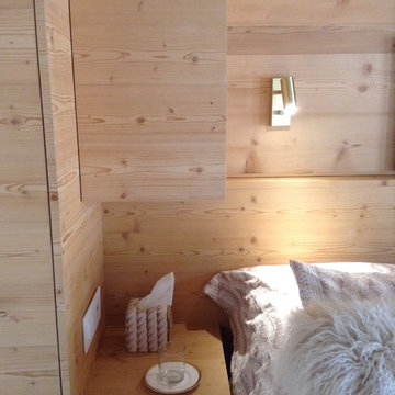 Cosy Alpine Bedroom + Bathroom