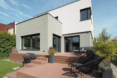 Design ideas for a medium sized contemporary terrace in Berlin.