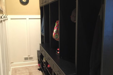 Elegant mudroom photo in Philadelphia