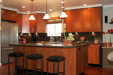 Eat-in kitchen - mid-sized traditional l-shaped medium tone wood floor eat-in kitchen idea in Sacramento with a double-bowl sink, flat-panel cabinets, medium tone wood cabinets, quartz countertops, stone slab backsplash, stainless steel appliances and an island
