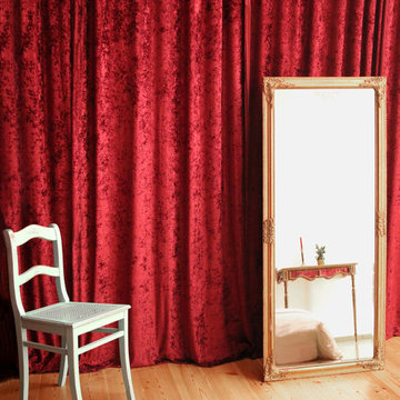 Sleeping on Stage - modern bedroom in Berlin