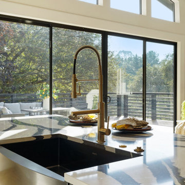 CUCINA CON ISOLA IN VILLA AMERICANA