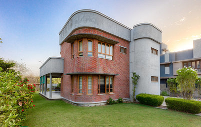 Ahmedabad Houzz: This Red Brick Bungalow Has Invisible Corners