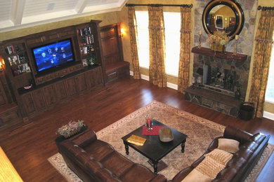 Inspiration for a timeless living room remodel in New York