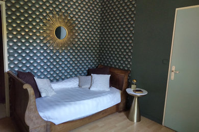 ボルドーにあるトランジショナルスタイルのおしゃれな寝室のインテリア