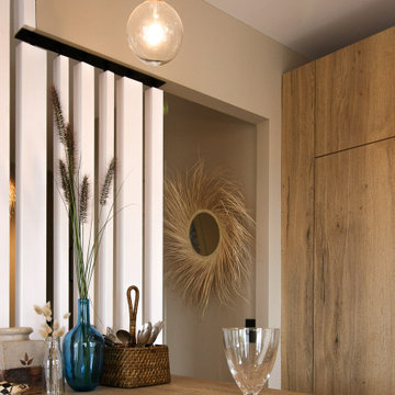 Style Ethnic chic pour la rénovation d'un appartement avec conception de cuisine