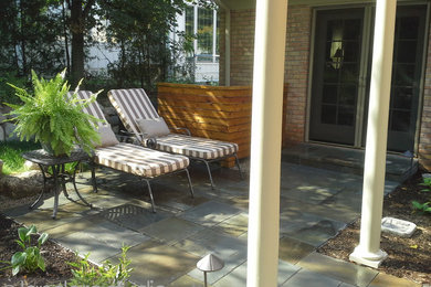 Photo of a traditional landscaping in Grand Rapids.