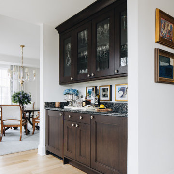 Bright London Townhouse Meets Downtown Lake Forest