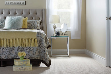Bedroom - traditional bedroom idea in Calgary