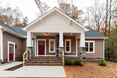 Inspiration for a brown one-story vinyl exterior home remodel in Richmond with a shingle roof