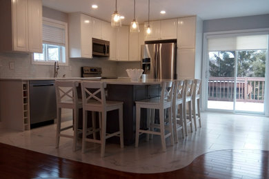 Trendy kitchen photo in Ottawa