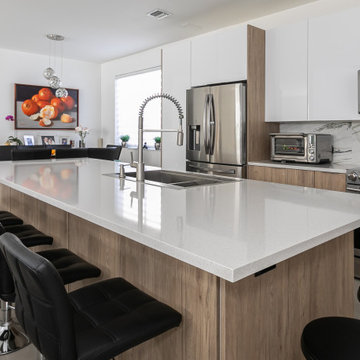 Versatil Contemporany Kitchen