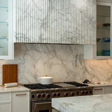 Harmonious Blend: A Tranquil Transitional Kitchen Oasis