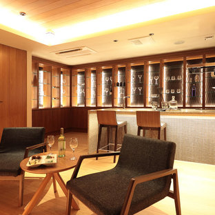 他の地域のモダンスタイルのおしゃれなホームバーの写真