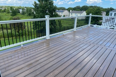Inspiration for a deck remodel in Chicago