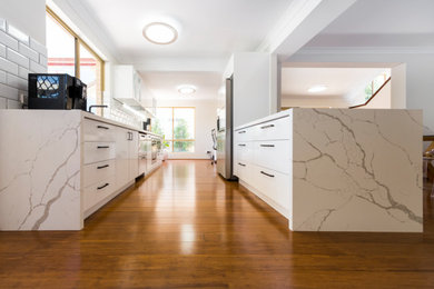 Design ideas for a modern kitchen in Perth.
