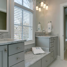 vanities/bench btwn