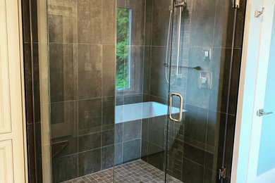 Example of a bathroom design in Cleveland