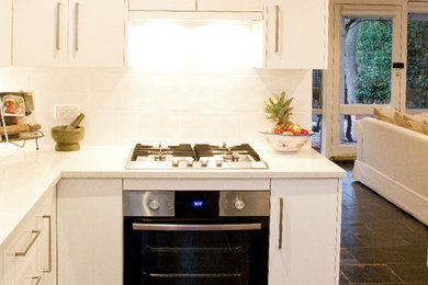 アデレードにあるコンテンポラリースタイルのおしゃれなキッチンの写真