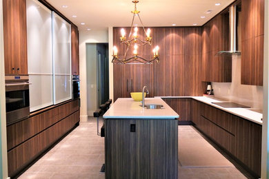 Example of a trendy kitchen design in Charleston
