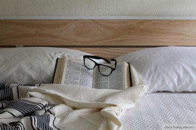 Inspiration for a mid-sized contemporary guest carpeted bedroom remodel in Dallas with white walls and no fireplace