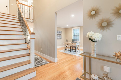 Example of a classic entryway design in Tampa