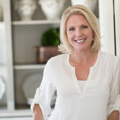 Amy Hefner's photo