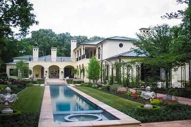 Photo of a traditional courtyard full sun garden in Houston with a water feature and concrete pavers.