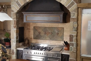 Example of a kitchen design in Chicago