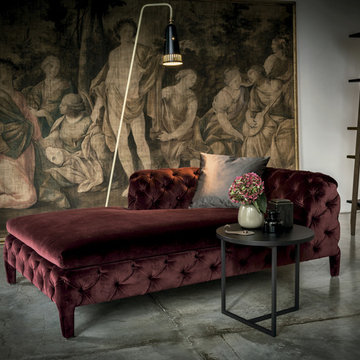 Selling: Windsor Chaise Lounge