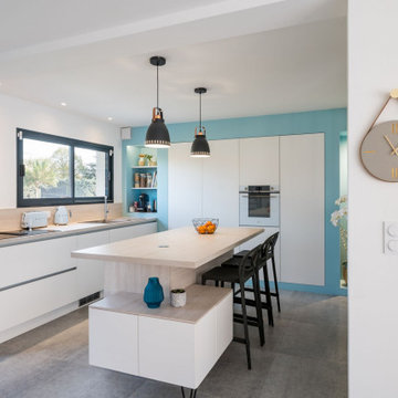 Maison bleue à la décoration originale à Chaponost