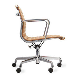 Eames Aluminum Management Chair, Vicenza Leather, Tobacco - Office Chairs