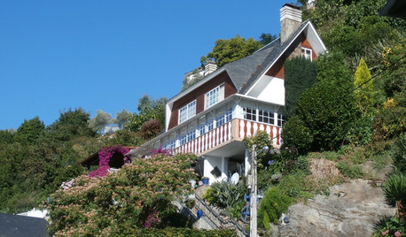 Descubre el frondoso jardín de esta casa en Luarca, Asturias