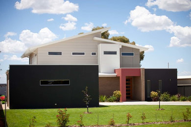 Design ideas for a modern two-storey exterior in Melbourne.