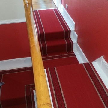 Roger Oates Design Landing Runner -Hampton Madder 70cm Mid Runner