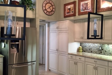 Kitchen - transitional kitchen idea in Tampa