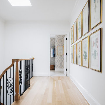 Bright London Townhouse Meets Downtown Lake Forest