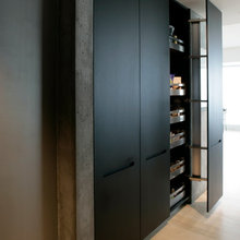 Kitchen cabinet