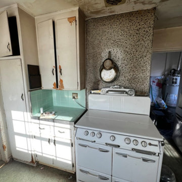 Before Kitchen Remodel – Original Layout in Hawthorne, Los Angeles