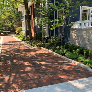 Paver stone driveway edged in Valder tumbled cobblestone
