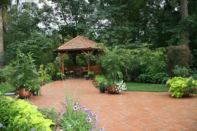 Design ideas for a traditional landscaping in Seattle.