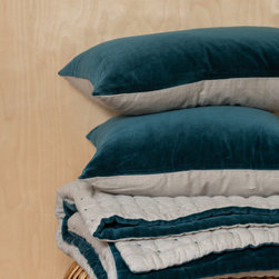 Throws & Quilts - Decorative Accents