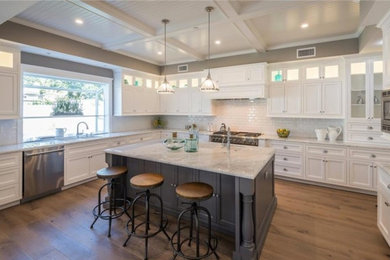 Inspiration for a transitional kitchen remodel in Los Angeles