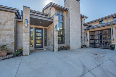 Exterior home idea in Dallas