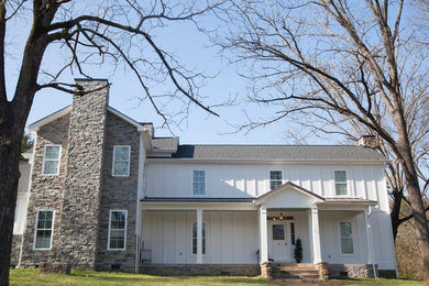 Farmhouse exterior home idea in Nashville
