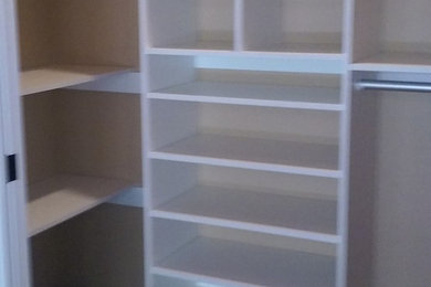 Example of a minimalist closet design